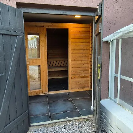 Private House With Sauna, Jacuzzi And Hawaiian Hothouse Villa